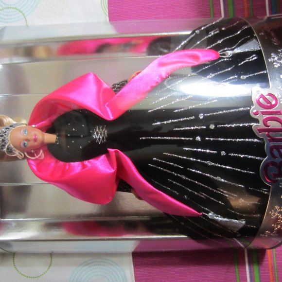 VINTAGE-1998-COLLECTIABLE-MATTELL-HAPPY HOLIDAYS/HALLMARK KEEPSAKE BARBIE DOLL - Picture 2 of 9